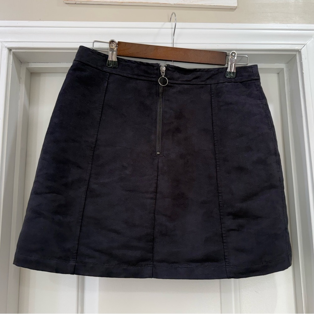 Old Navy Black Suede A-Line Skirt with Pockets Size 8